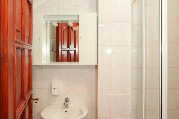 Soba sa francuskim ležajem - kupatilo